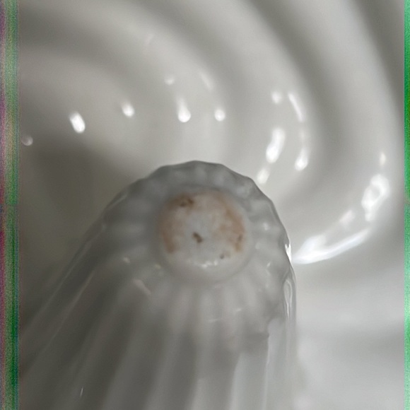 Vintage White Circular Kitchen Mold Swirl Pattern Ironstone? Amazing condition - Picture 10 of 13